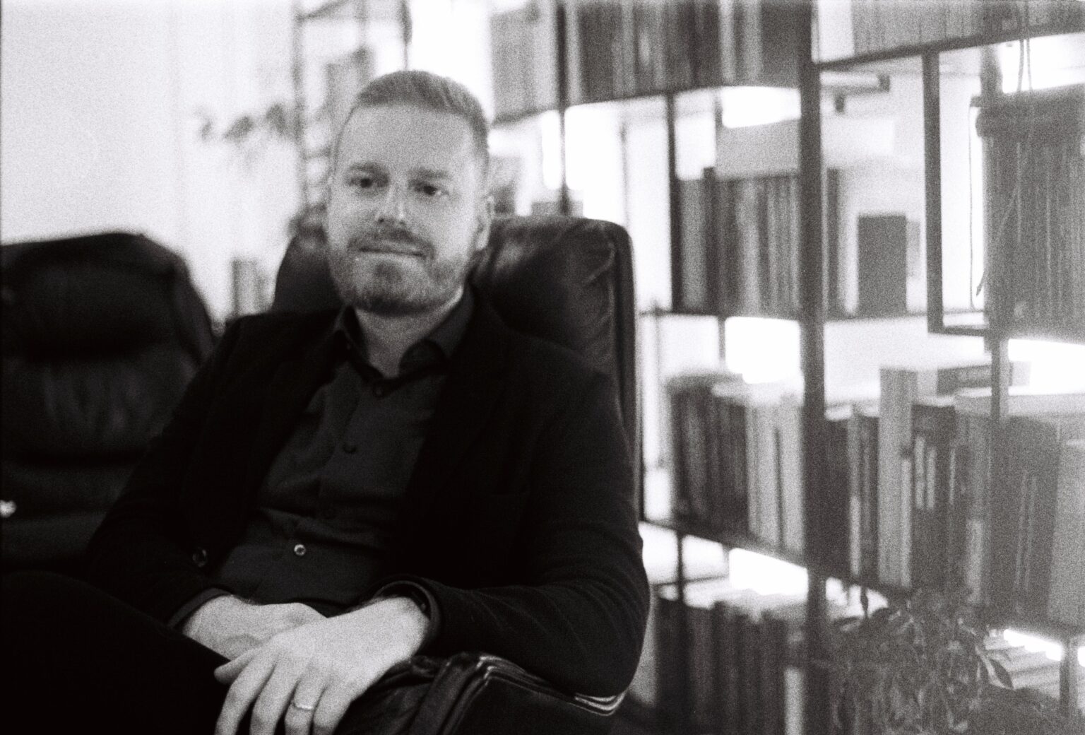 Florian Lampersberger, Psychoanalytiker, in seiner Praxis in München